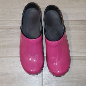 Sanita clogs